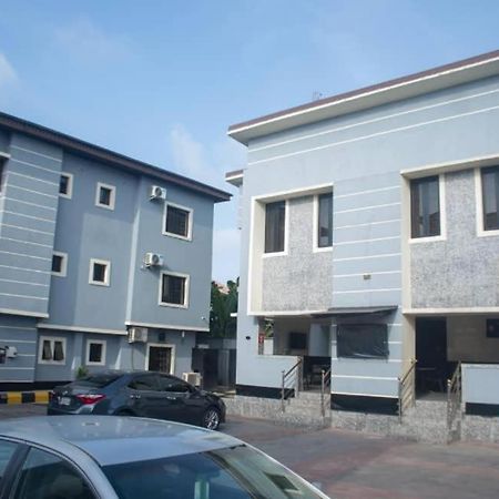 Kay Luxury Suites Uyo Bagian luar foto