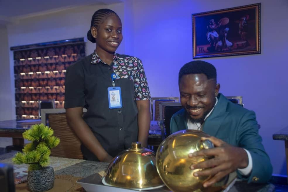 Kay Luxury Suites Uyo Bagian luar foto