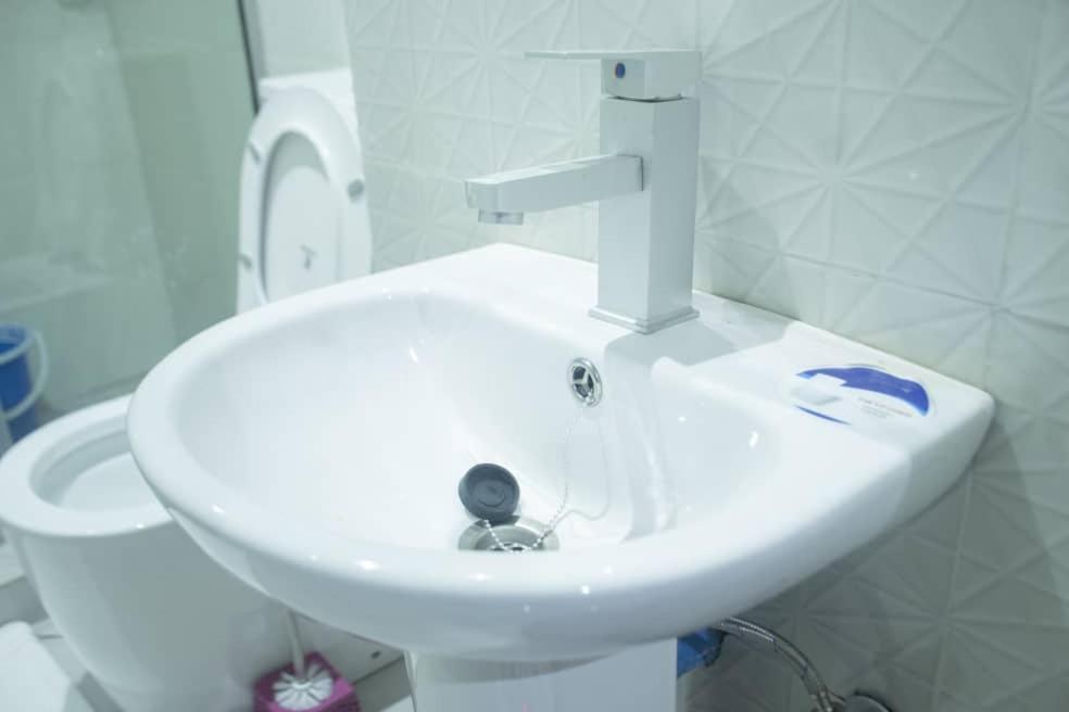 Kay Luxury Suites Uyo Bagian luar foto