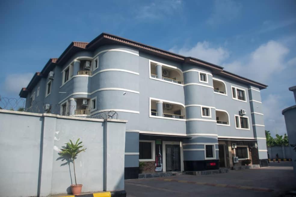 Kay Luxury Suites Uyo Bagian luar foto