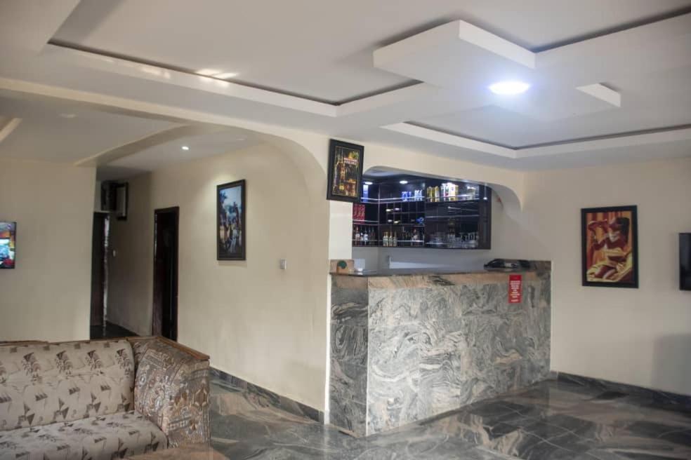 Kay Luxury Suites Uyo Bagian luar foto